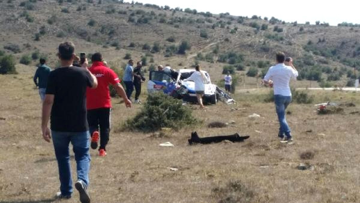 Ralli Şampiyonası\'nda Otomobil Görevliye Çarptı: 3 Yaralı