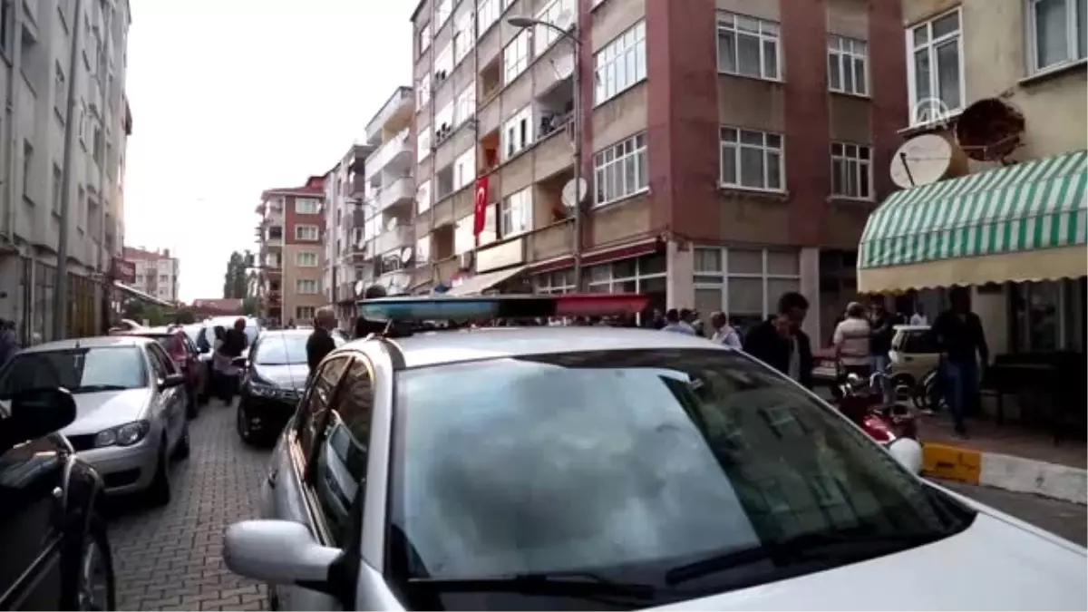 Şemdinli\'de Şehit Olan Uzman Çavuş Şenel\'in Babaevine Taziye Ziyareti