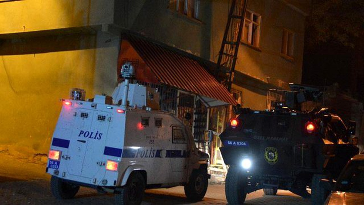 Siirt\'te Polis Lojmanlarına Roketli Saldırı