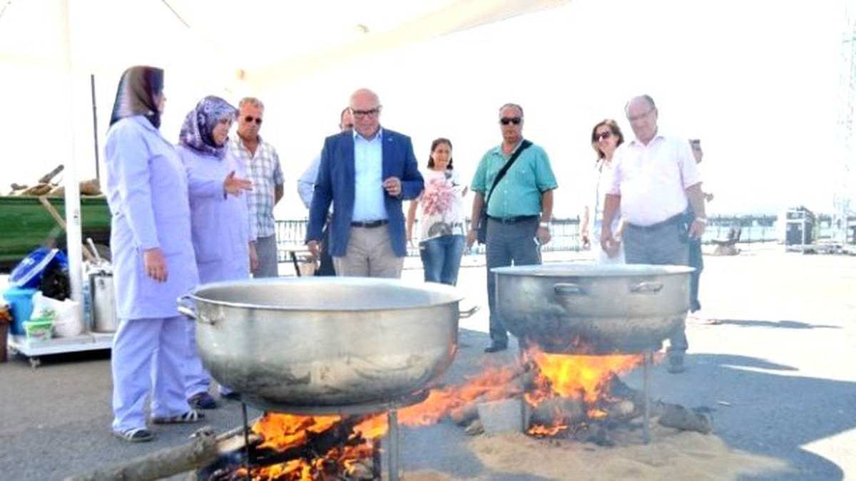 2. Bağbozumu ve Ekoloji Festivali\'nde Bulama ve Pekmez İkramı