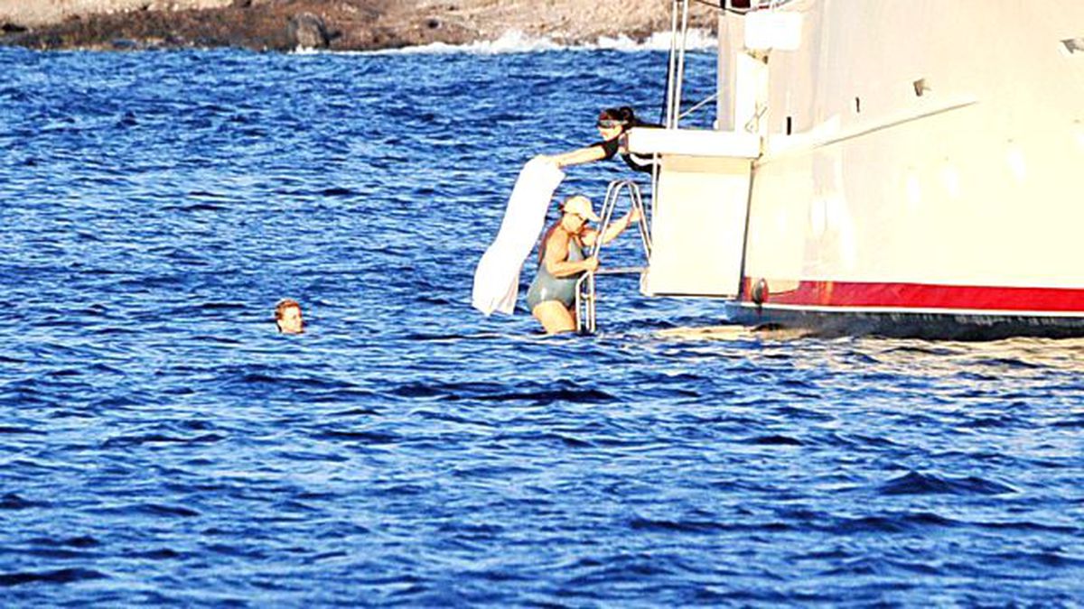 Tansu Çiller, Tekneyi Cennet Koyu'na Demirledi