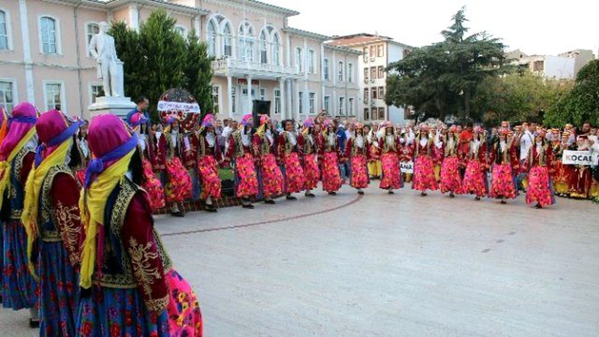Halk Oyunları Yıldızları Tekirdağ\'da Yarıştı
