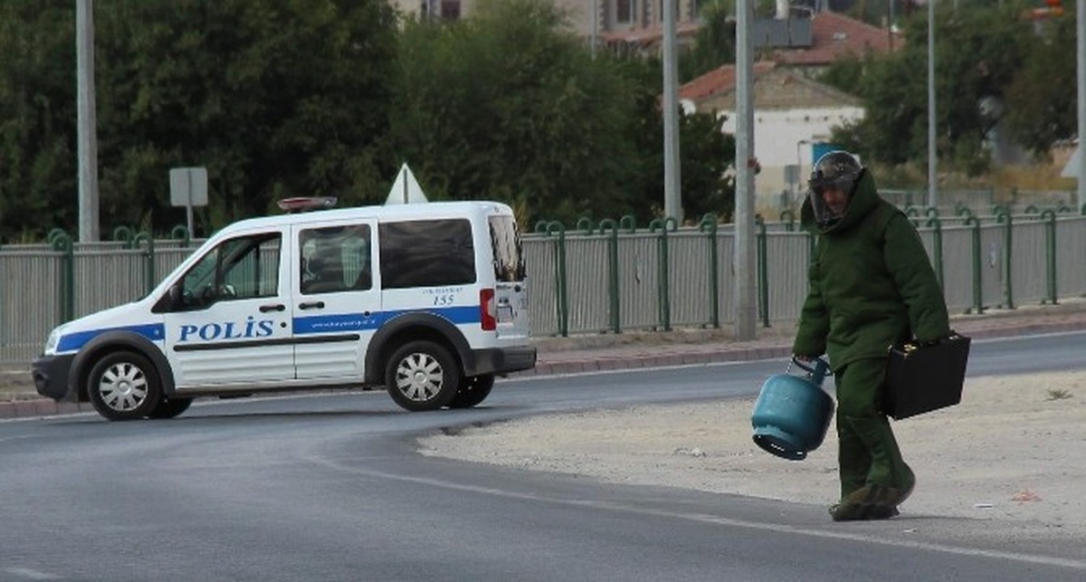 Yol Kenarına Bırakılan Tüp Korku Yaşattı