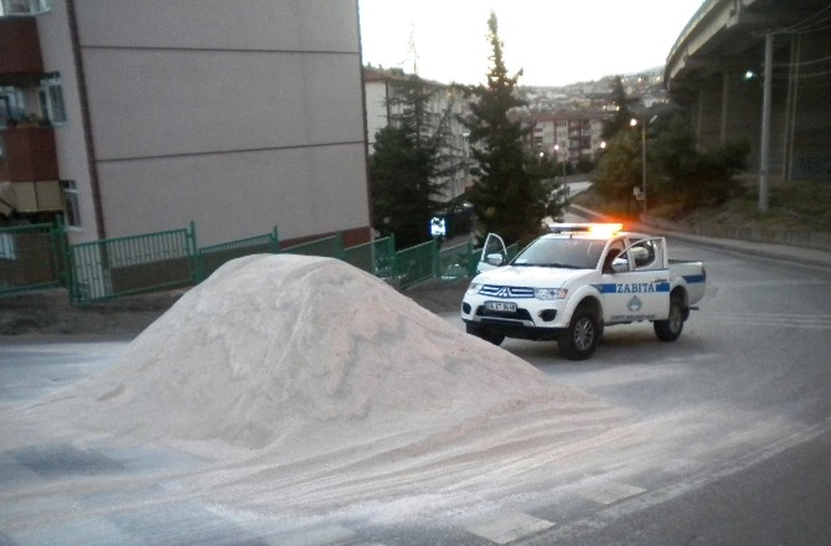 Yola Kum Döküp Kayıplara Karıştı