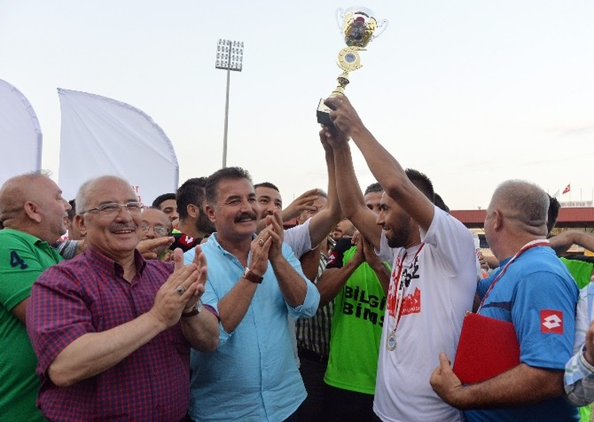 15 Temmuz Demokrasi Şehitleri Futbol Turnuvası\'nın Şampiyonu Toroslar Belediyespor