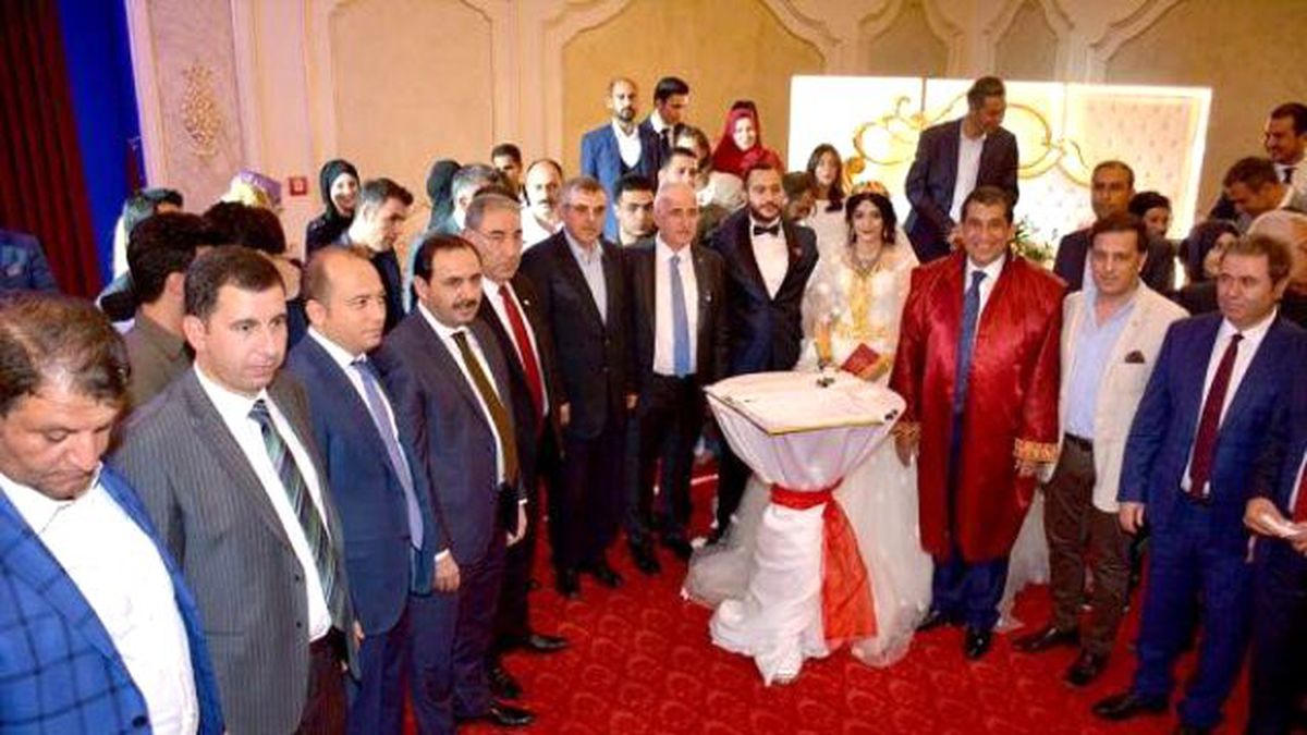 18 Kişi Nikah Şahidi Oldu