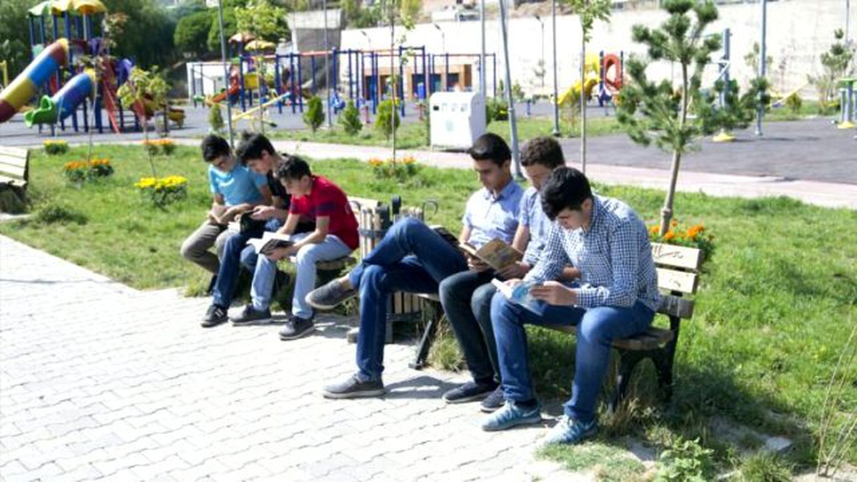 Ahlat\'ta Ömer Halisdemir Anısına Kitap Okuma Etkinliği