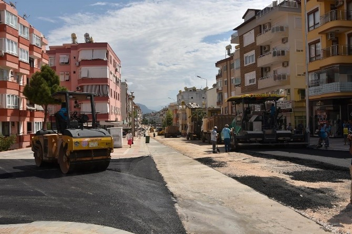 Alanya Belediyesi, Kaldırım ve Cadde Düzenleme Çalışmalarına Devam Ediyor