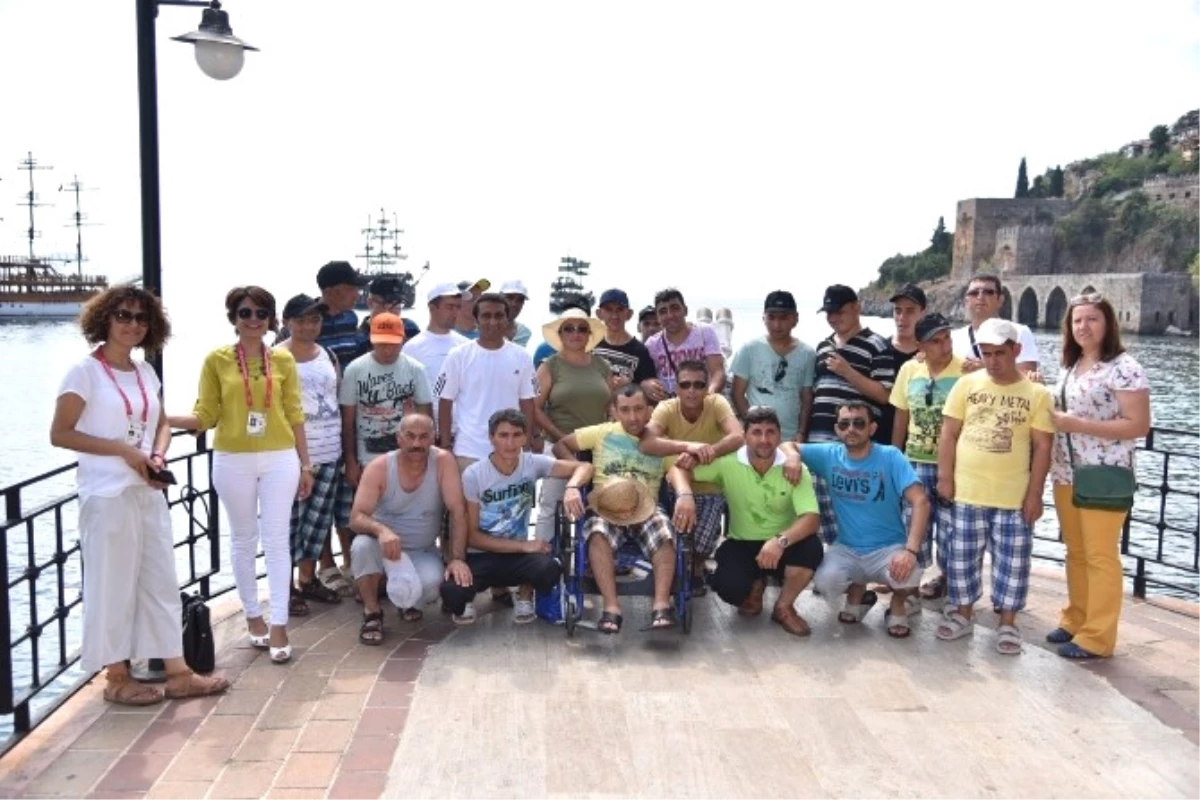 Ankaralı Engelliler Alanya\'da Kültür Gezisinde
