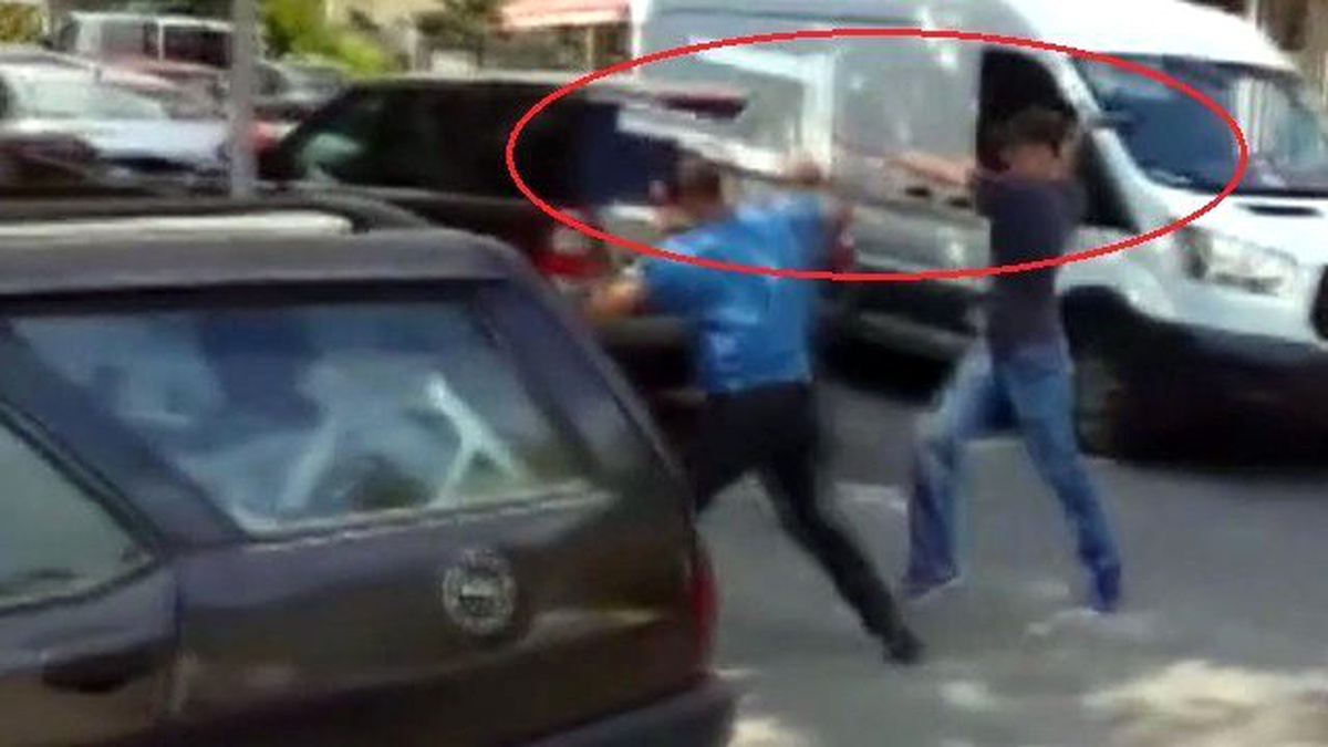Ataşehir\'de "Yol Verme" Kavgası Kameraya Yansıdı