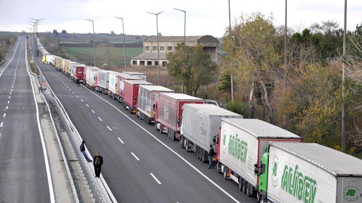 Kapıkule\'de 10 Kilometrelik Tır Kuyruğu