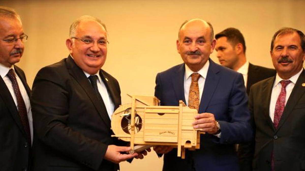 Bakan\'la Randevularına "Kamyoncular" Yüzünden Geç Kaldılar