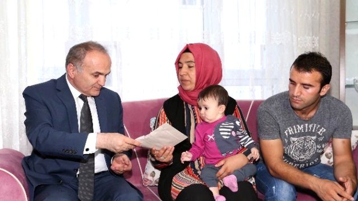 Bakan Özlü\'den Darbe Şehidinin Ailesine Taziye Ziyareti