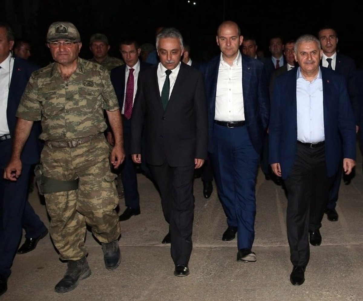 Başbakan Yıldırım, Çukurca\'da 2. Hudut Tugay Komutanlığı\'nı Ziyaret Etti