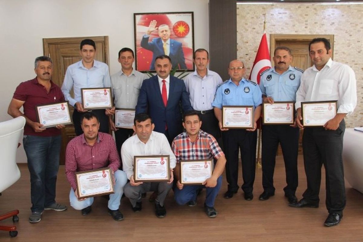 Başkan Cabbar\'dan Belediye Personeline Teşekkür Plaketi