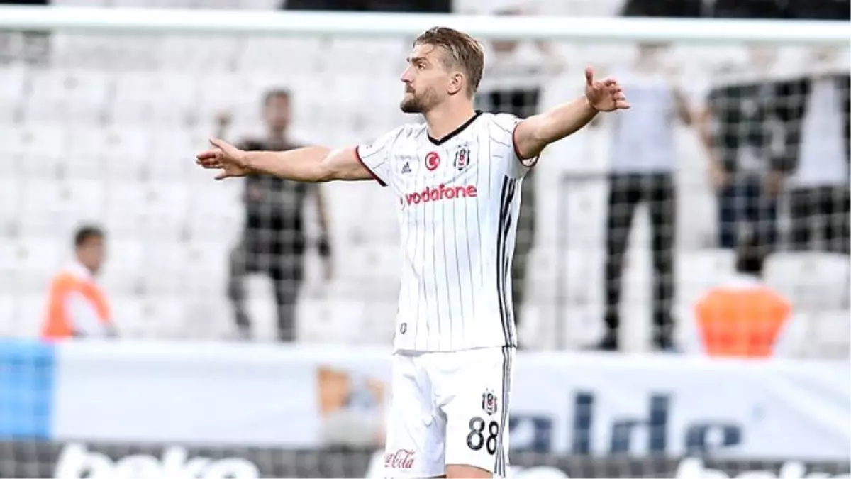 Beşiktaş\'ta Caner Erkin, 68 Dakikada İsmail Köybaşı\'nı Yakaladı