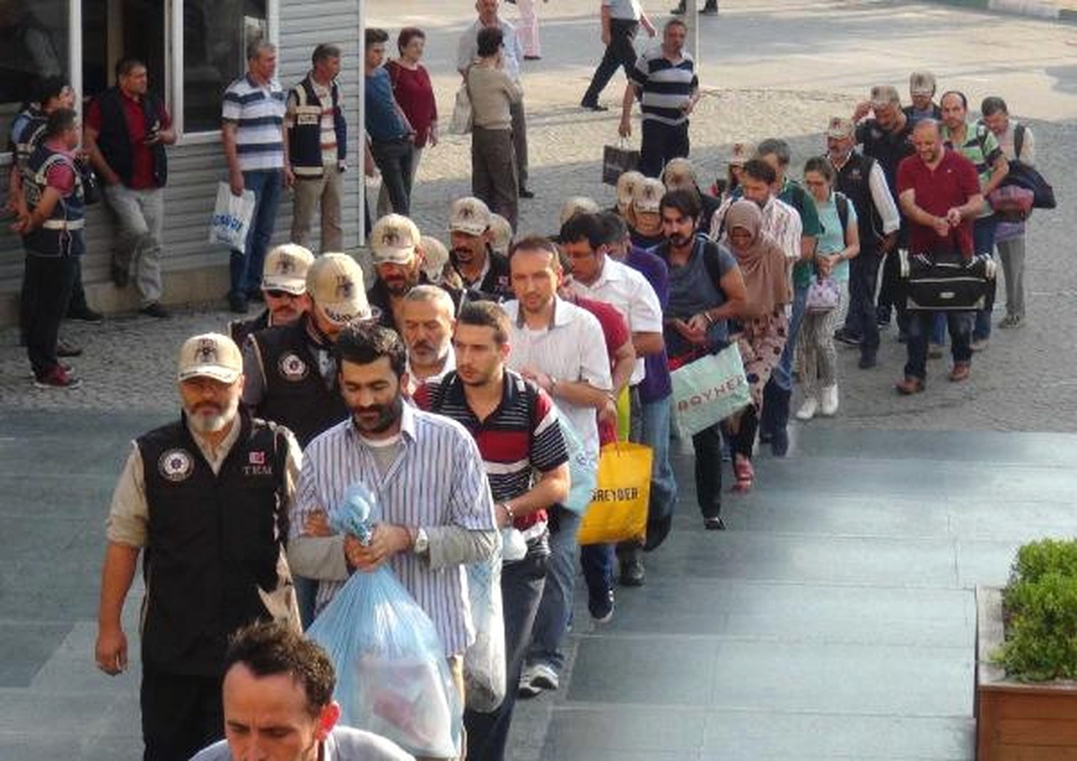 Bursa\'da Fetö Şüphelisi Akademisyenler Adliyeye Çıkartıldı