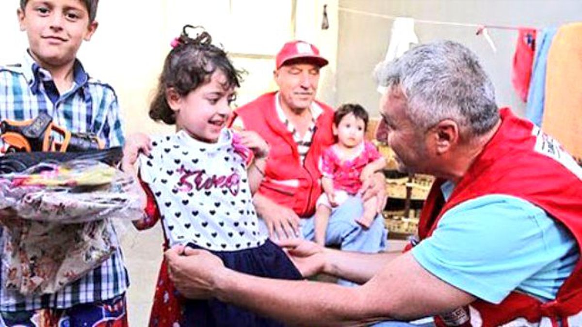 Çocukların Çifte Bayram Sevinci Kızılay\'dan
