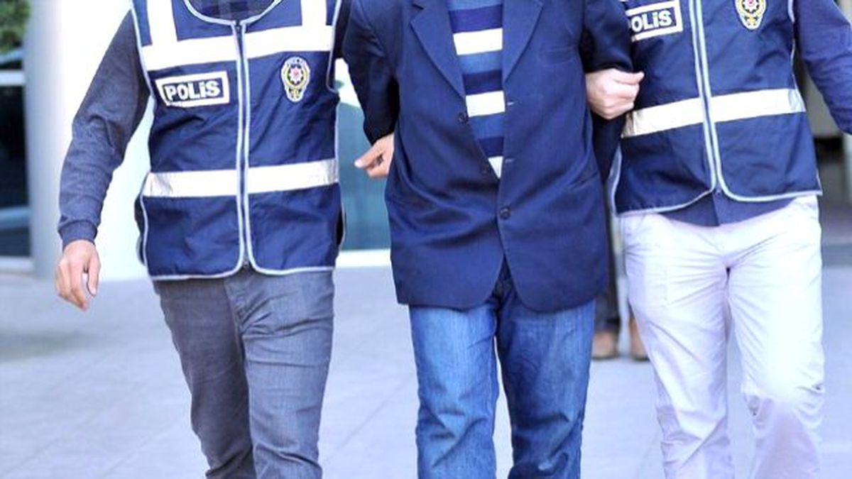 Çorum\'da 10 Polis Tutuklandı