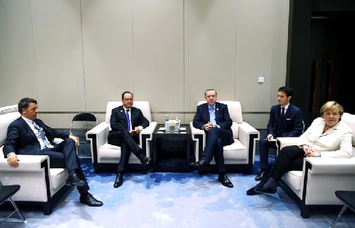 Cumhurbaşkanı Erdoğan, Fransa, Almanya ve İtalya Liderleriyle Bir Araya Geldi