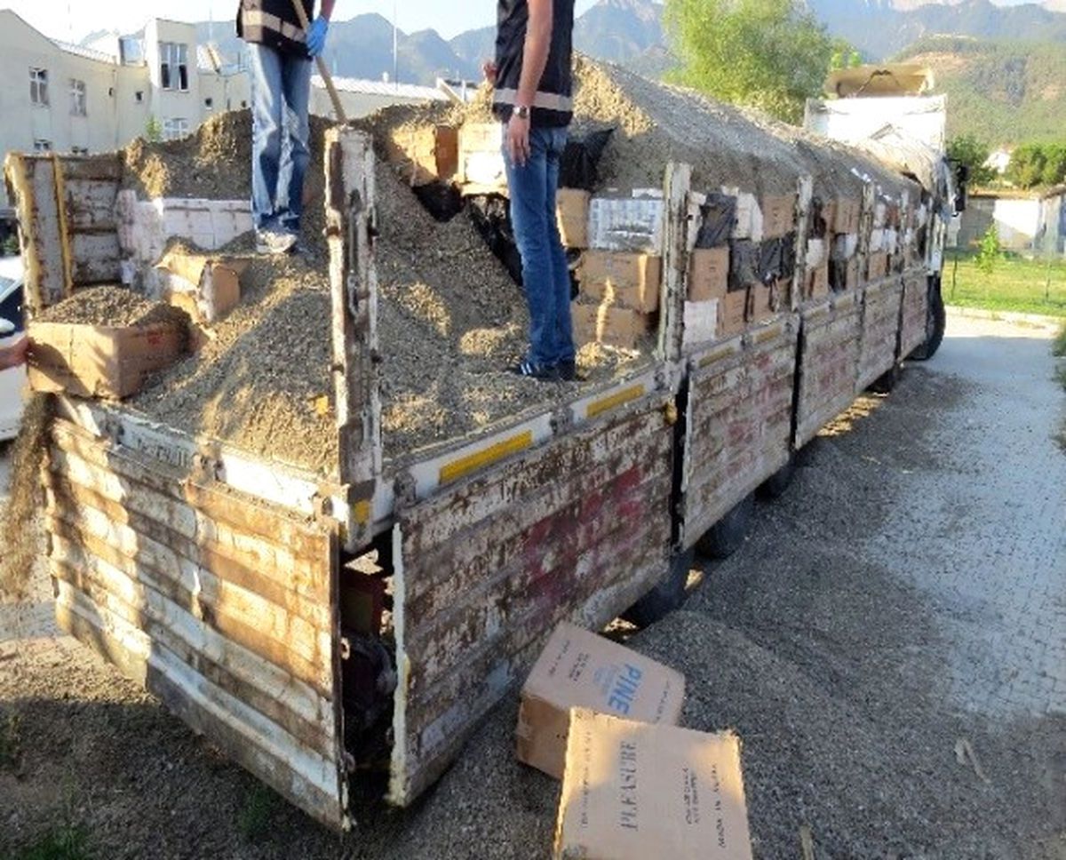 Denizli\'de 450 Bin Paket Kaçak Sigara Ele Geçirildi