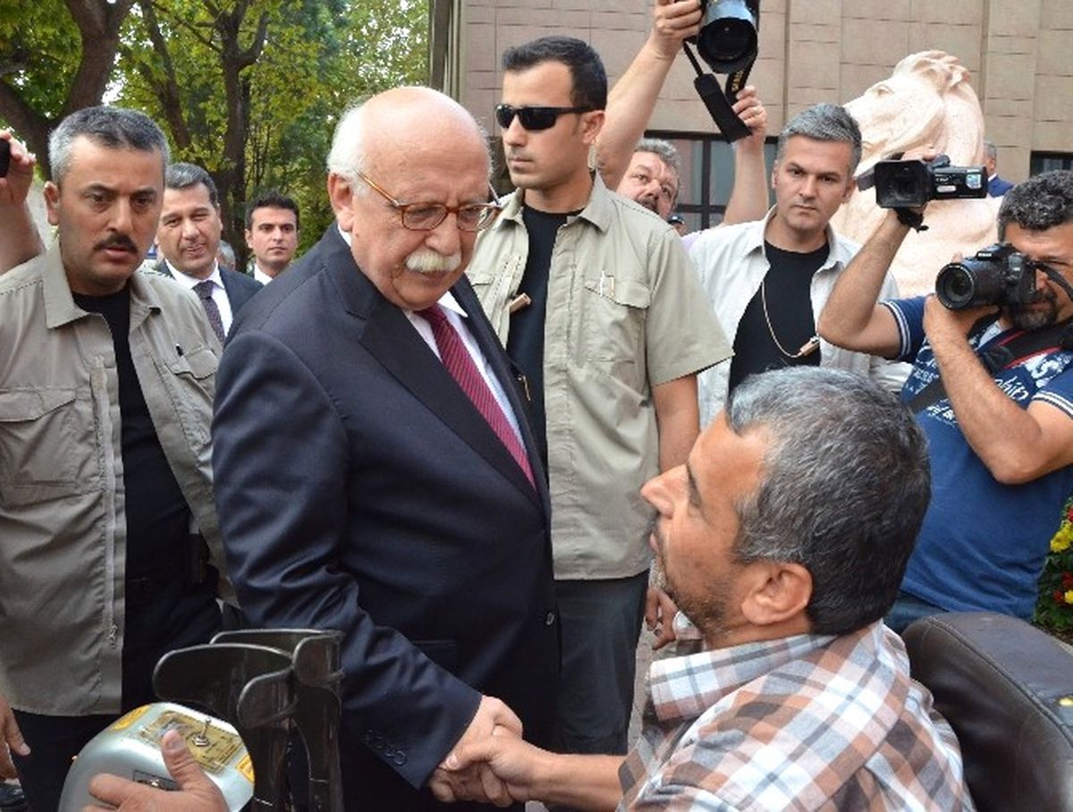 Engelli Vatandaş Bakan Avcı\'ya Büyükşehir\'i Şikayet Etti