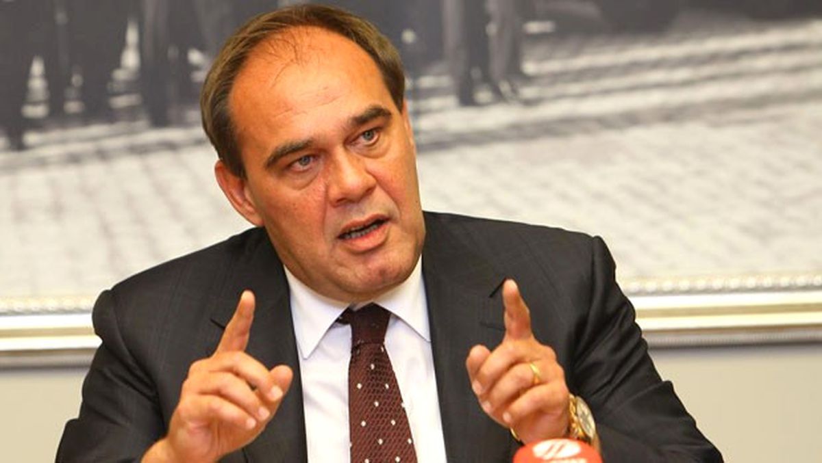 Fatih Terim\'e Saygı Duyalım