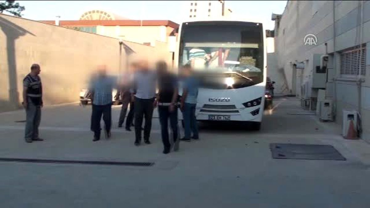 Elazığ\'da Fetö\'den 13 Kişi Tutuklandı