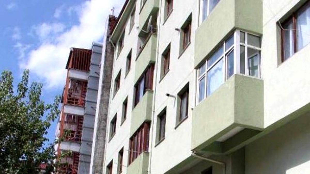 Genç Kadın 5. Kattan Atlayarak İntihar Etti
