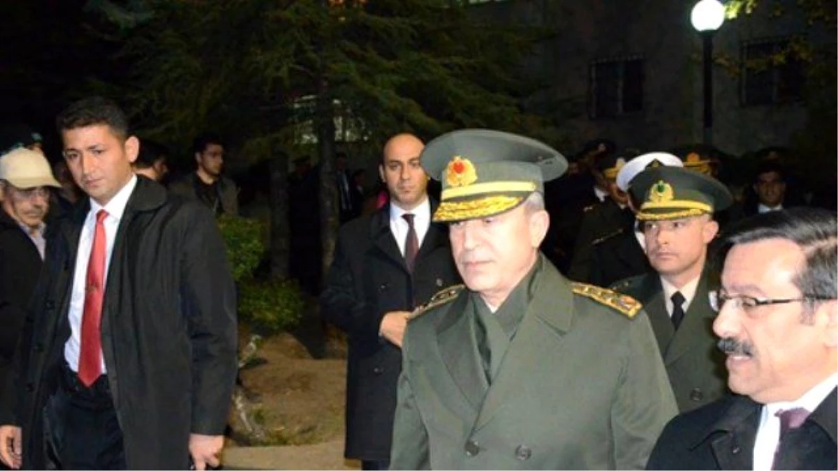 Orgeneral Akar\'dan Şehit Evine Taziye Ziyareti