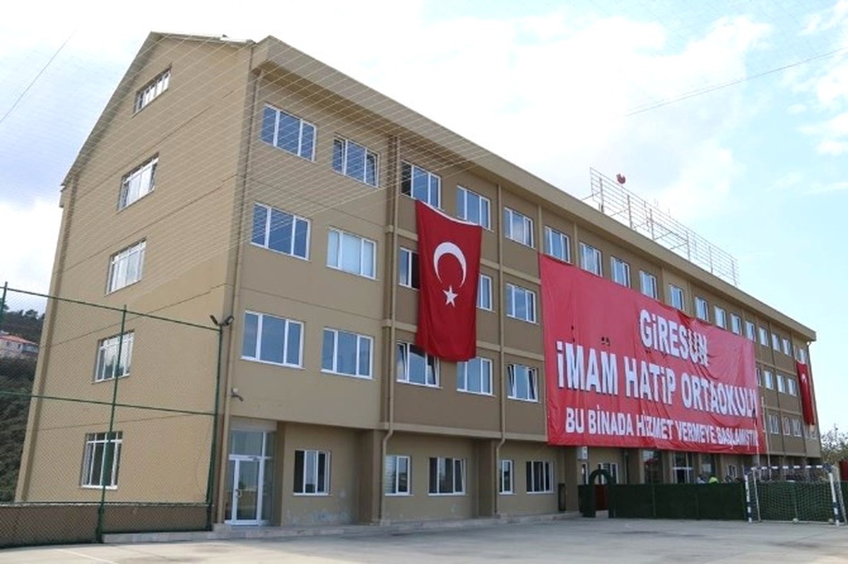 Giresun\'da Fetö\'den Kapatılan Özel Okul\'a "15 Temmuz Şehitler İmam Hatip Ortaokulu" İsmi Verildi.