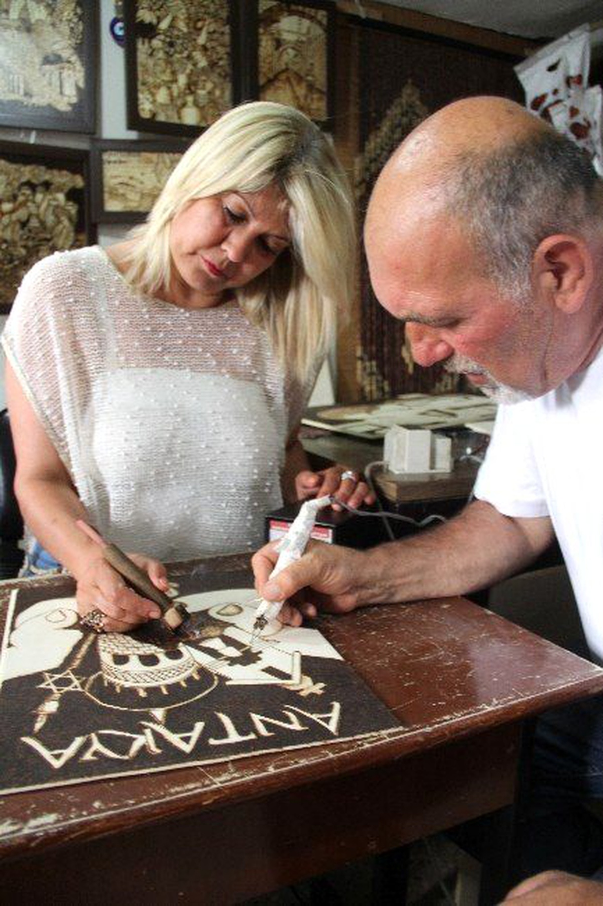 Eserlerinde Hem Birbirlerine Hem de Hatay\'a Sevgilerini İşliyorlar
