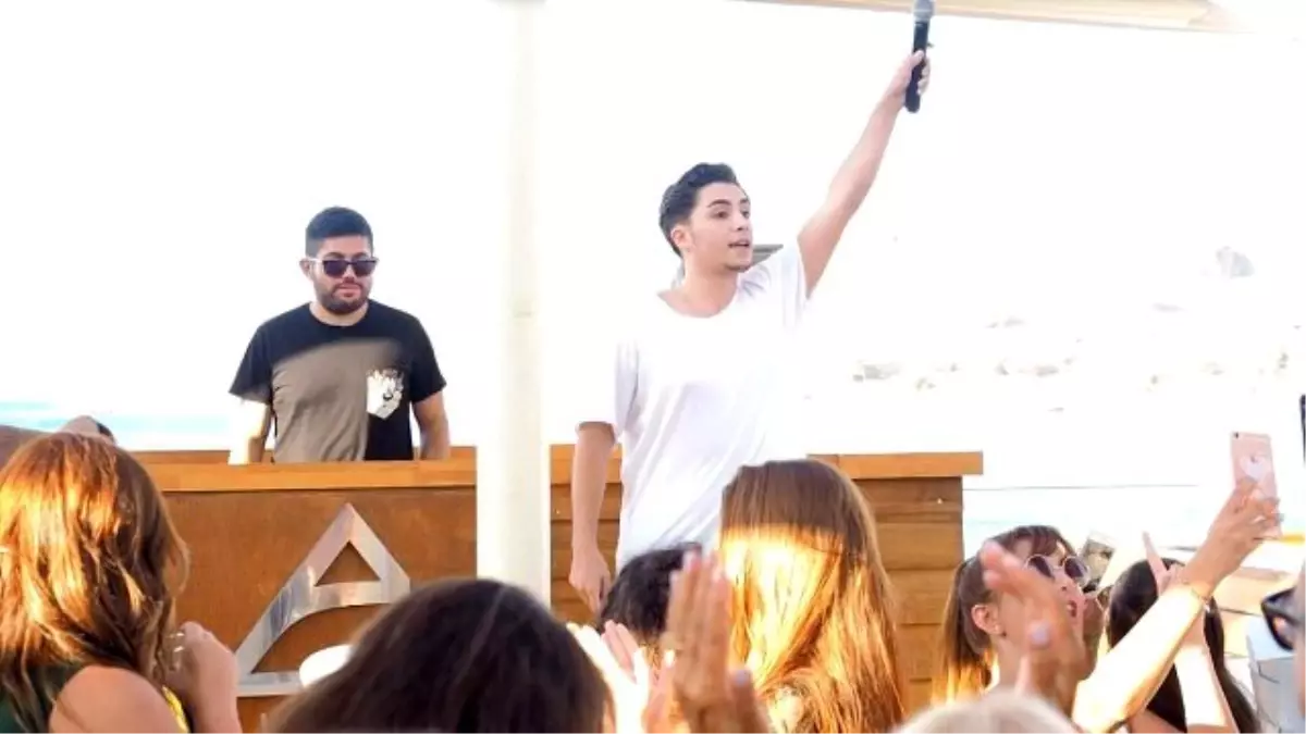 Hadise Aziz için Bodrumda ki La Plajını Açtı