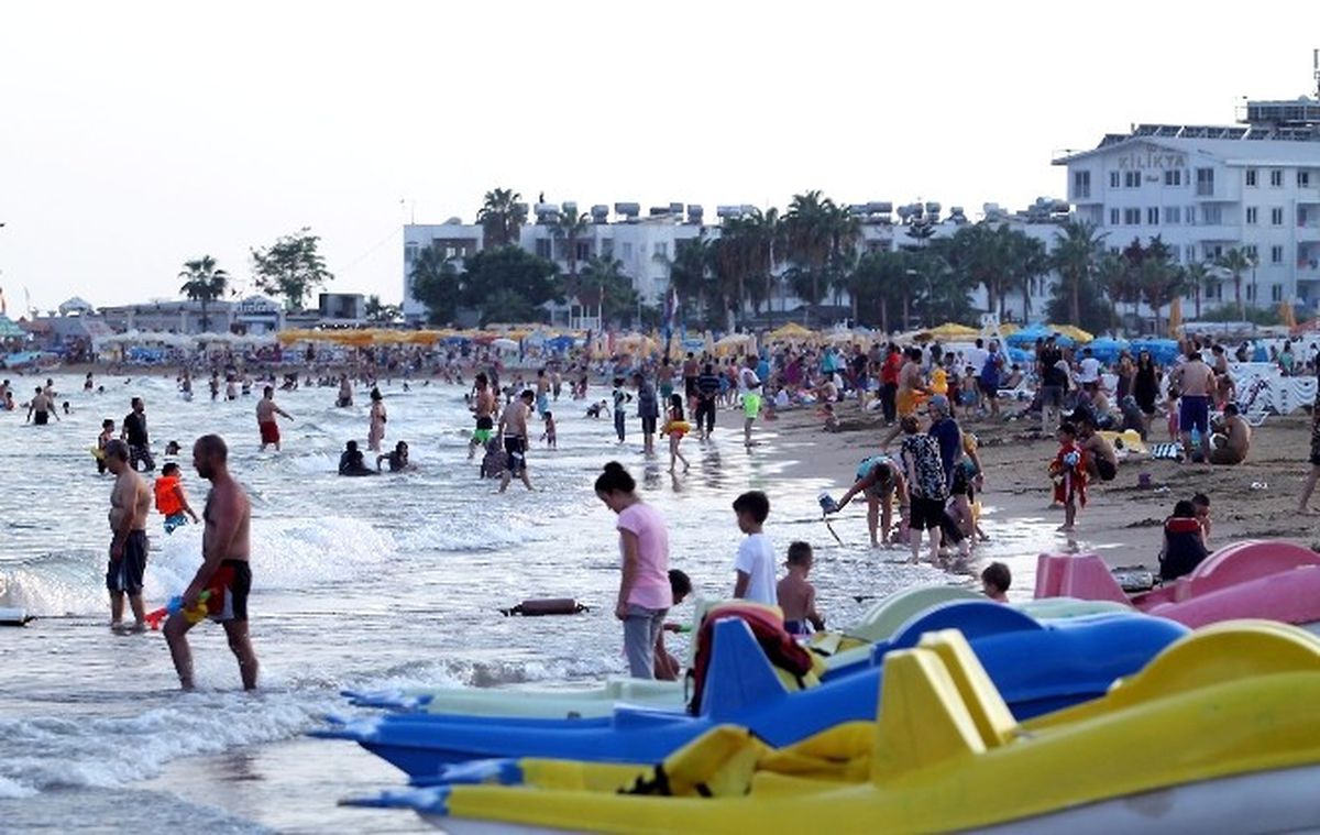 Hafta Sonu Mersin Sahilleri Doldu, Taştı