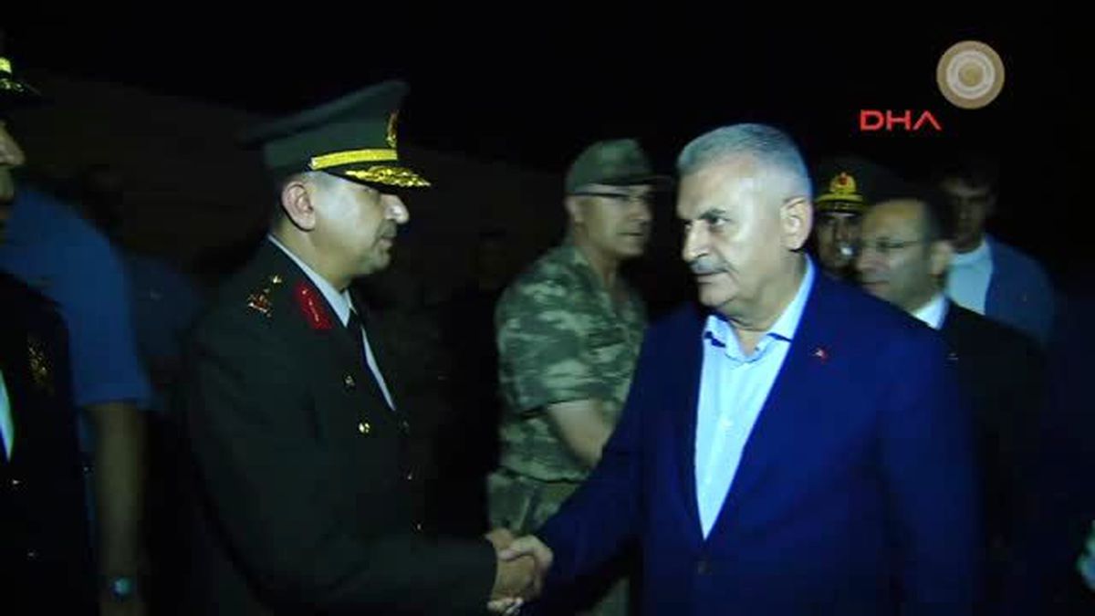 Başbakan Yıldırım\'dan Çukurca\'da Askere Sürpriz Ziyaret