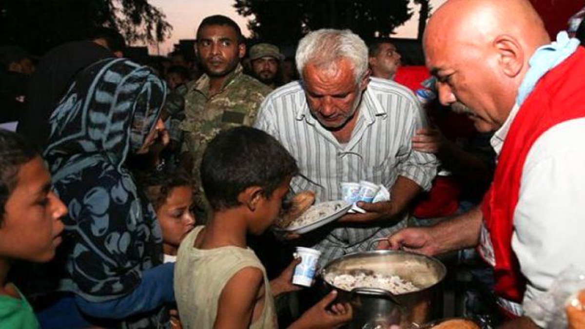 İhh Cerablus\'ta Her Gün 8 Bin Kişiye Yemek Dağıtıyor