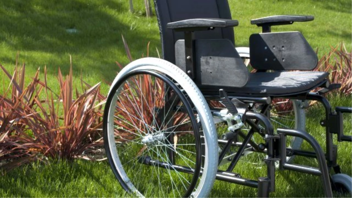 İyilikder\'den 15 Engelliye Tekerlekli Sandalye Yardımı