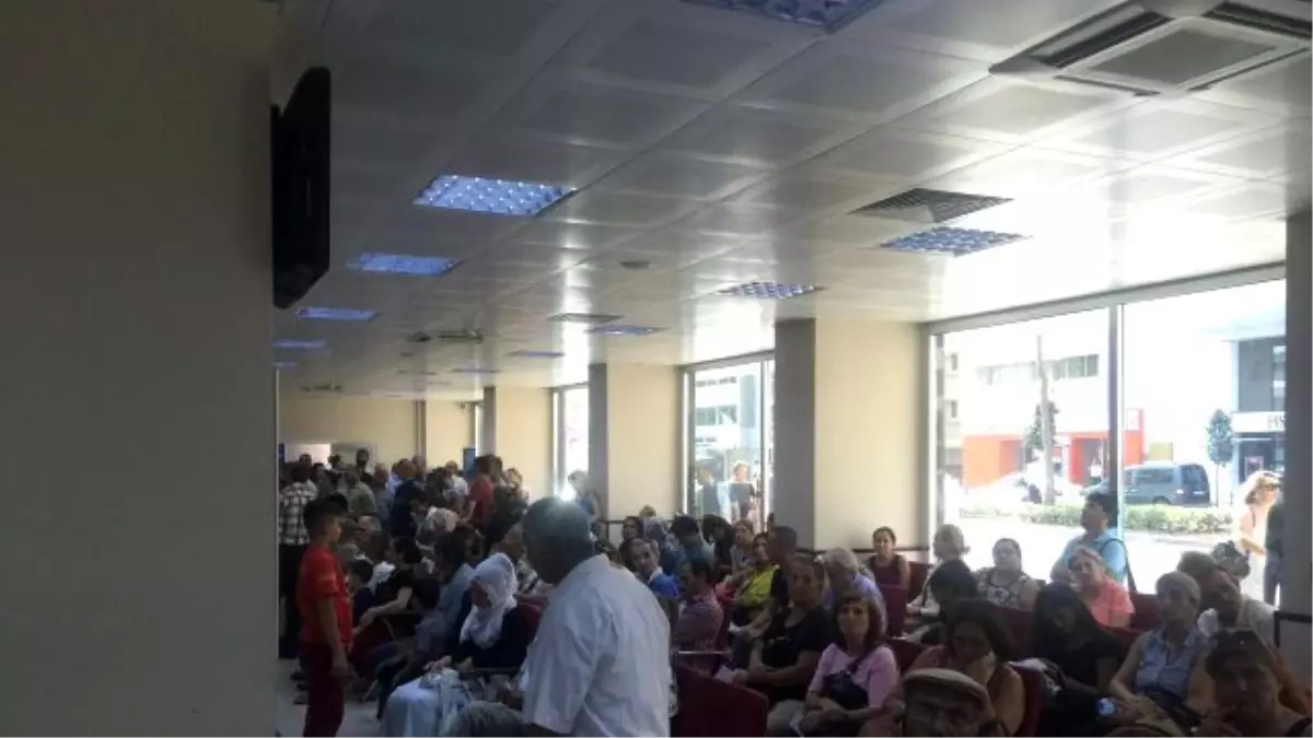 İzmir SGK\'da Yapılandırma Kuyruğu