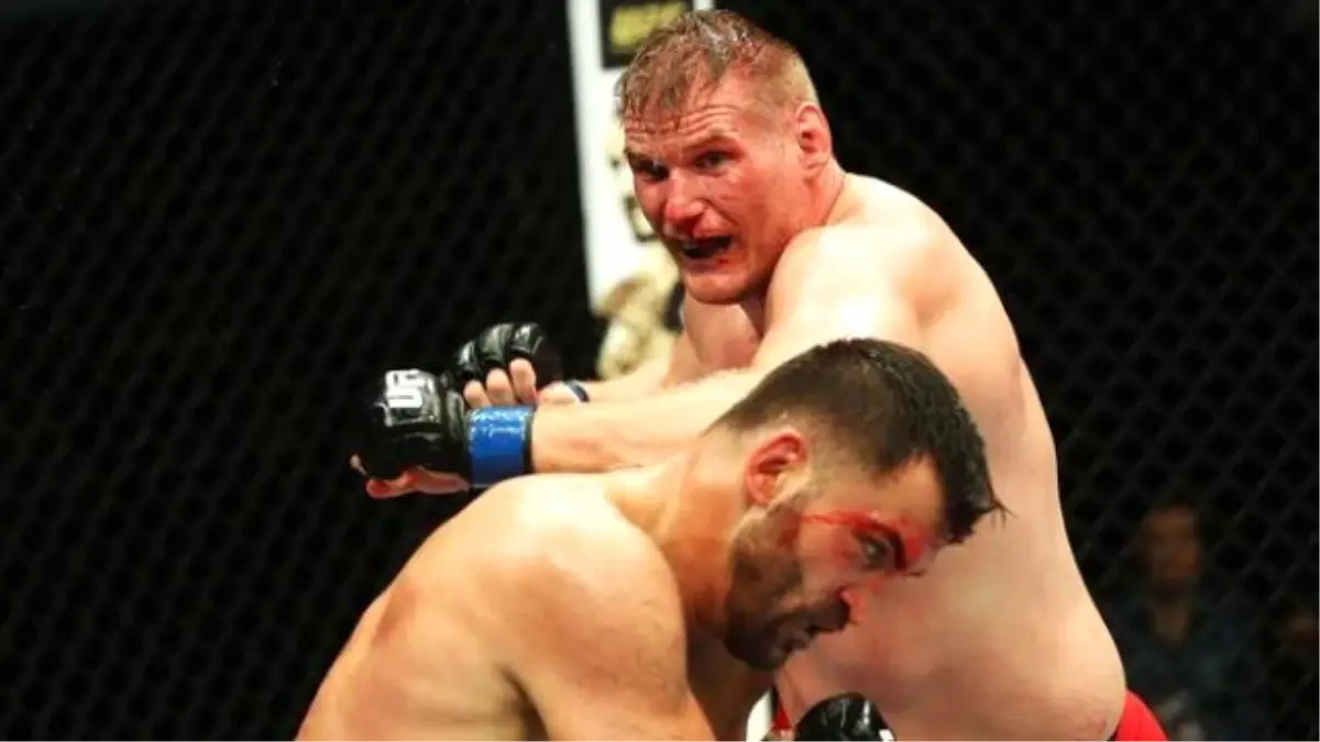 Josh Barnett rakibini ezdi