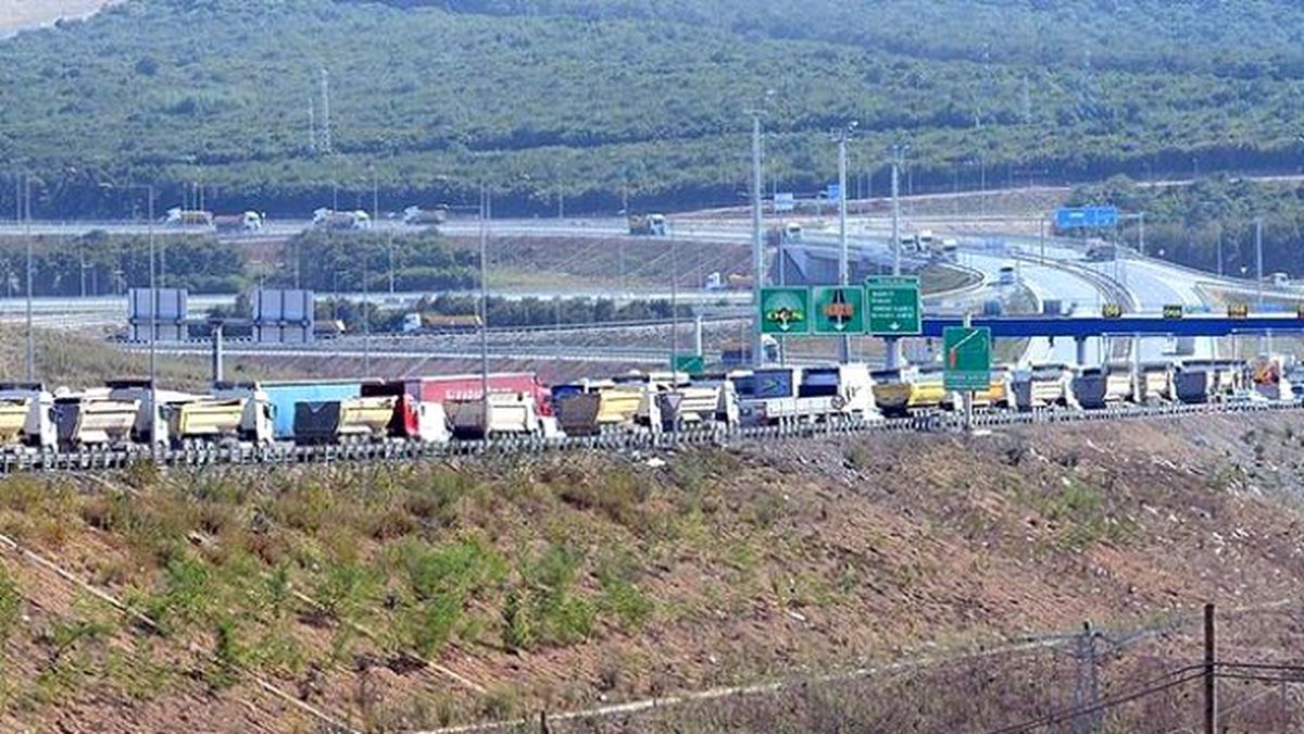 Kamyon Sürücüleri, 3. Köprü Yolunu Trafiğe Kapattı