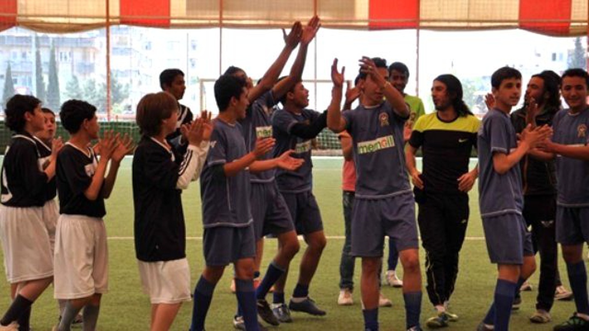 Kayseri\'de Suriyeli Sığınmacılar İçin Futbol Turnuvası Düzenlendi