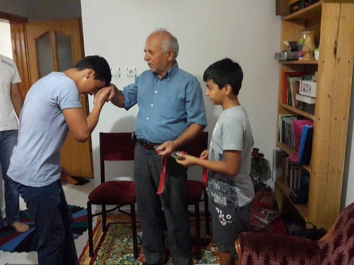 Kazandıkları Madalyaları Şehit Babasına Hediye Ettiler