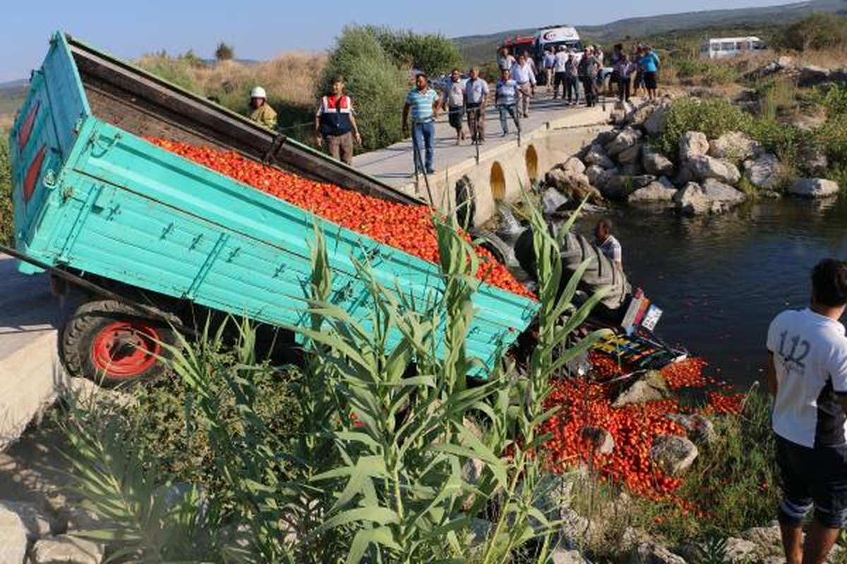 Kınık\'ta Traktör Devrildi: 1 Ölü