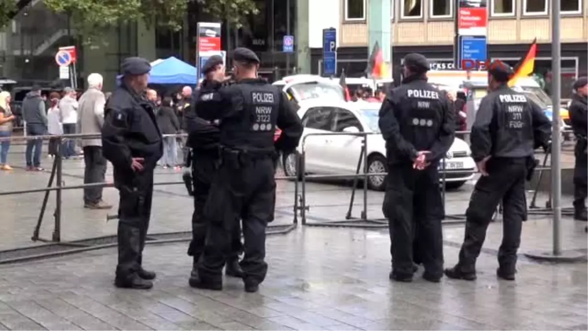 Köln\'de Aşırı Sağcıların Eylemi İlgi Görmedi