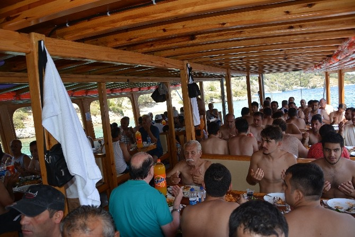 Korkuteli Esnaf Odası\'ndan Üyelerine Tekne Turu
