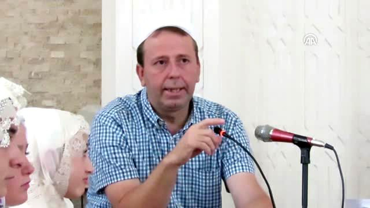 Kur\'an Kursunu Tamamlayan Öğrenciler Hatim Etti