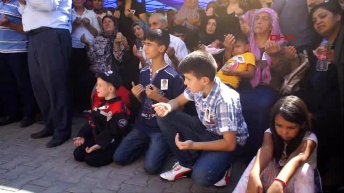 Manisa Şehit Polisin Cenazesi Törenle Memleketine Uğurlandı