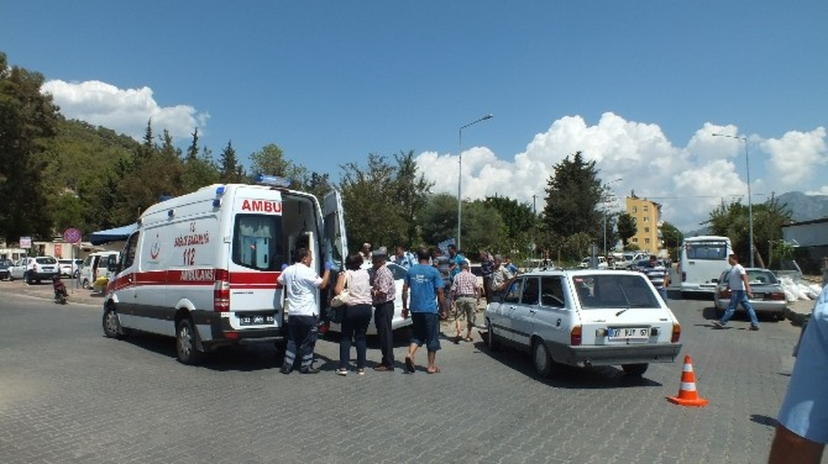 Otomobiller Çarpıştı: 1 Yaralı