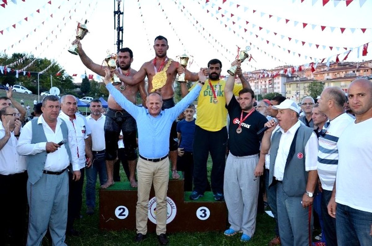 Pehlivan Güreşçiler Düzce\'de Meydana Çıkacak