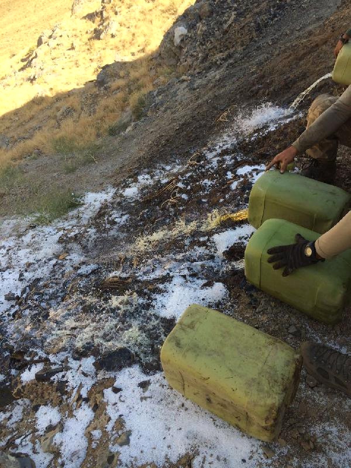 PKK Sığınağında Büyük Miktarda Silah ve Mühimmat Ele Geçti